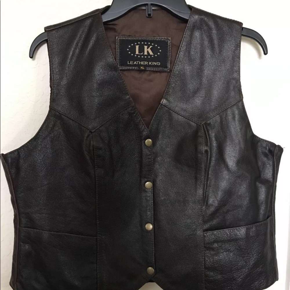 Leather King women’s vest brown size XL. Trendy.